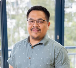 jose - click click media web design manager